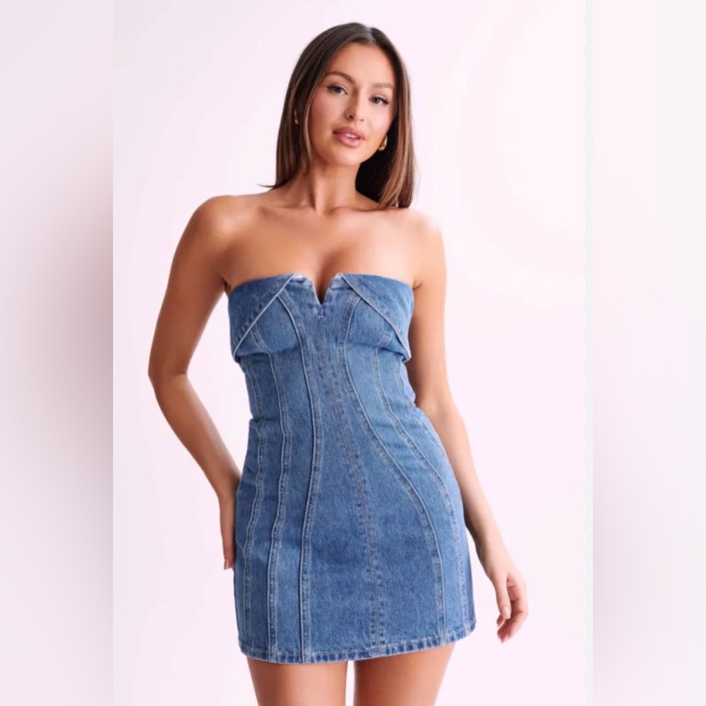 NWT Aryana Meshki strapless denim mini dress 70’s blue